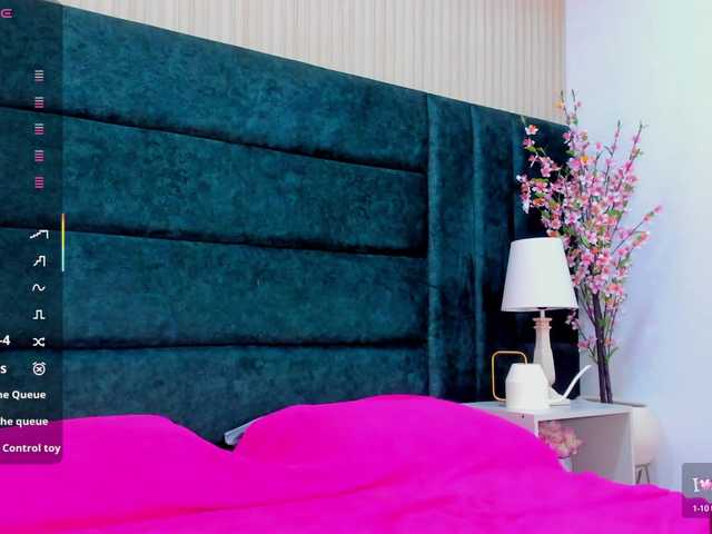 April-Thompson's BongaCams show and profile