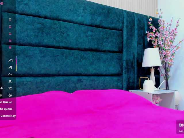 April-Thompson's BongaCams show and profile