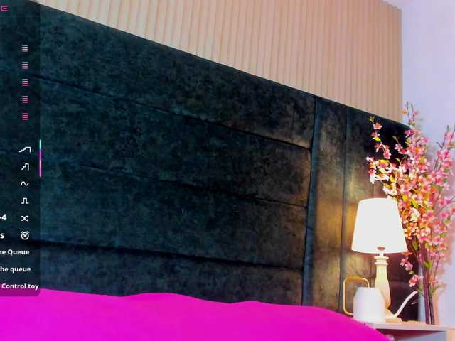 April-Thompson's BongaCams show and profile