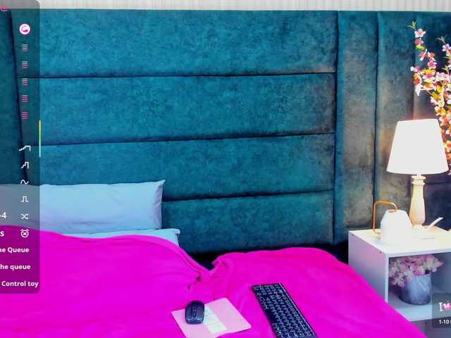 April-Thompson's BongaCams show and profile