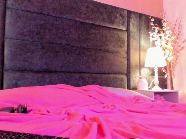 April-Thompson's BongaCams show and profile