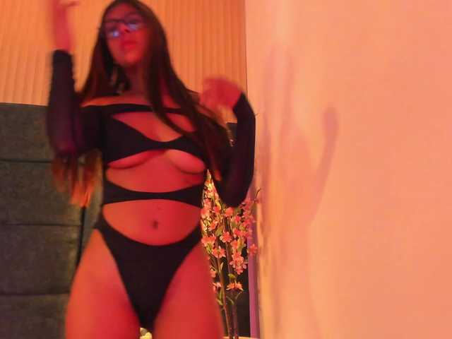 April-Thompson's BongaCams show and profile