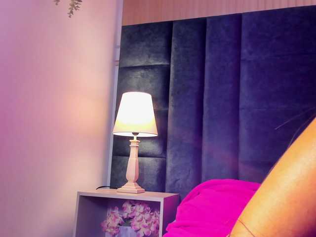 April-Thompson's BongaCams show and profile