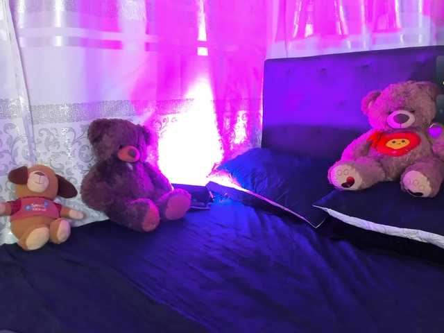 Riley-Blackk's BongaCams show and profile