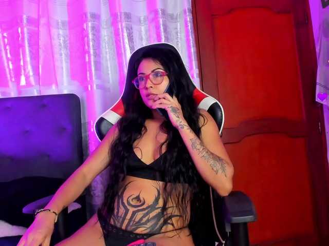 Riley-Blackk's BongaCams show and profile