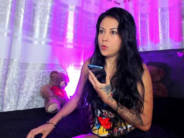 Riley-Blackk's BongaCams show and profile