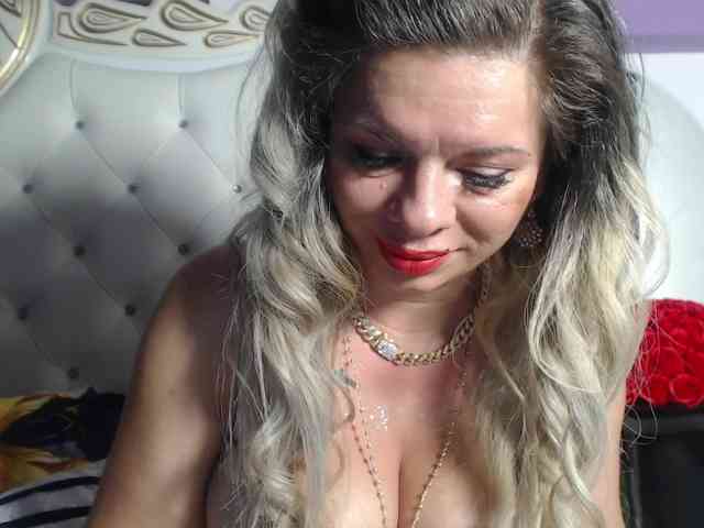 ElinaSwift Live Webcam on BongaCams