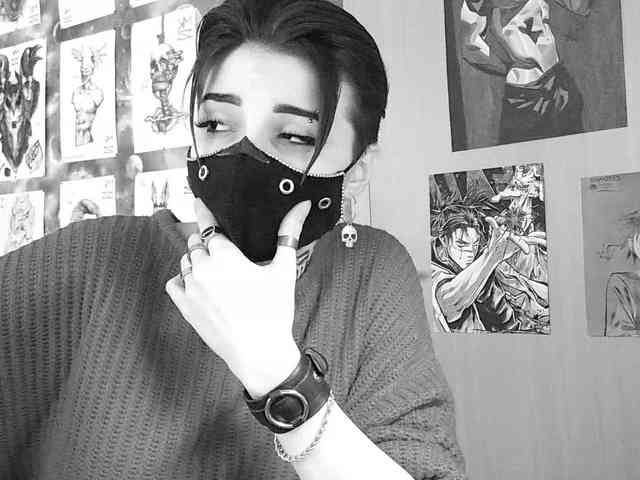 Dark-Pictur- Live Webcam on BongaCams