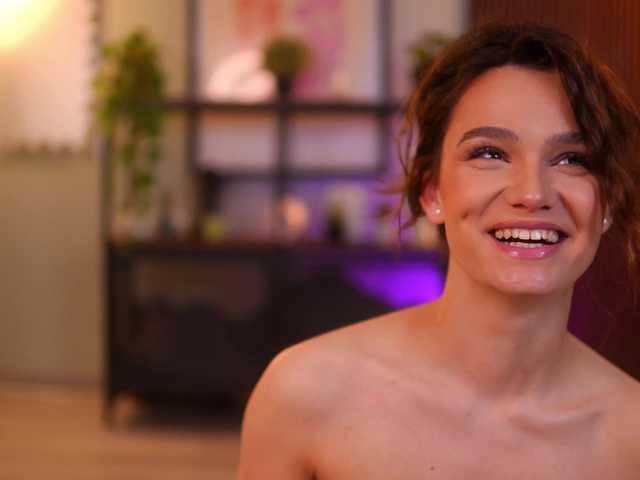 LenaLaurent's BongaCams show and profile