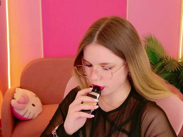 KellyHayden's BongaCams show and profile