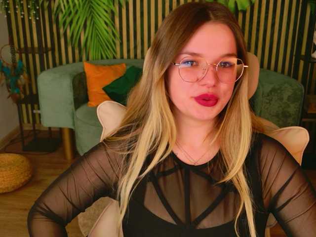 KellyHayden's BongaCams show and profile
