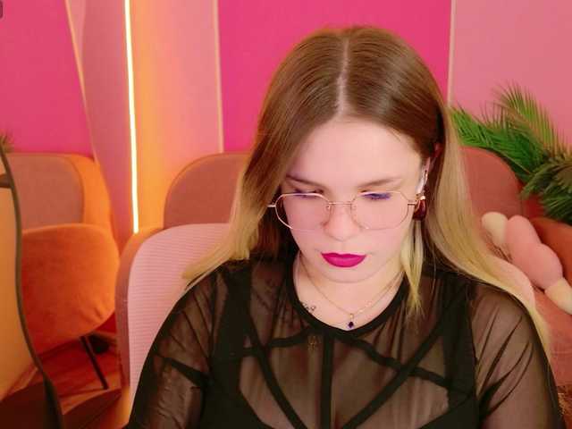 KellyHayden's BongaCams show and profile