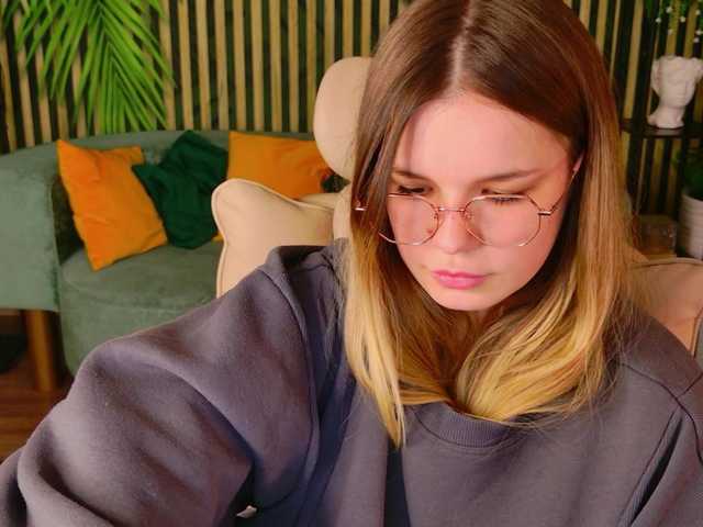 KellyHayden's BongaCams show and profile