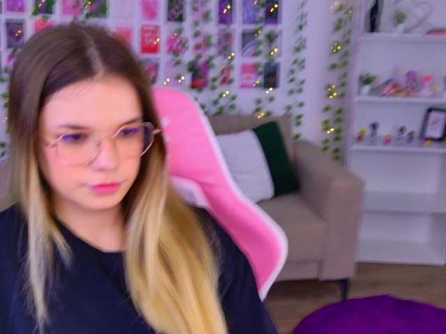 KellyHayden's BongaCams show and profile