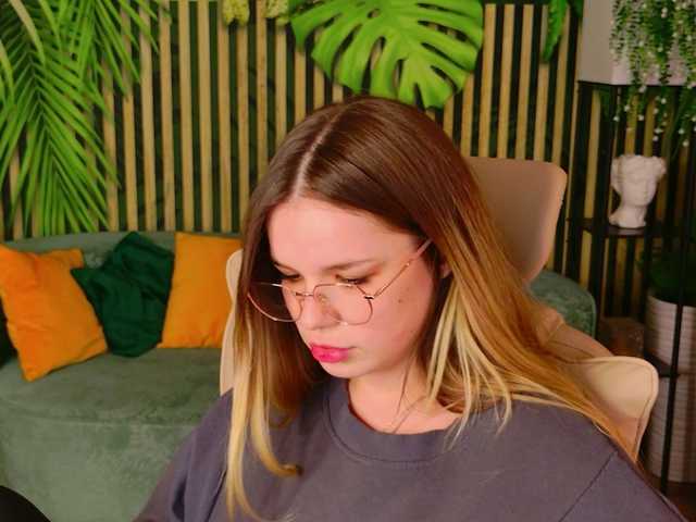 KellyHayden's BongaCams show and profile