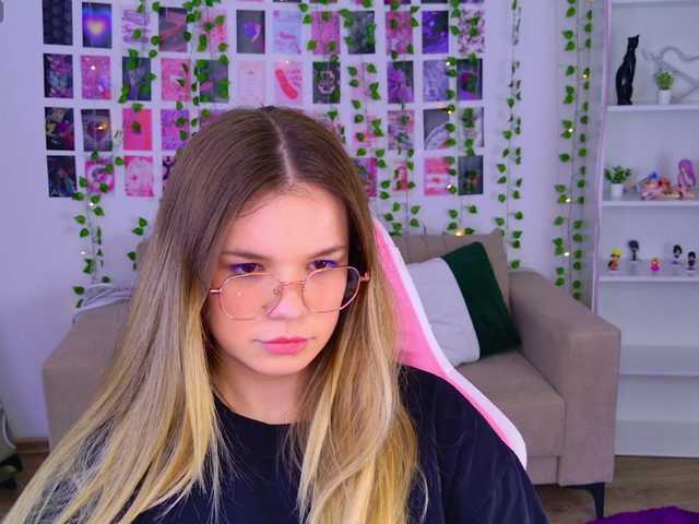 KellyHayden's BongaCams show and profile