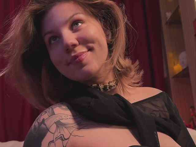 queen-of-tease webcam