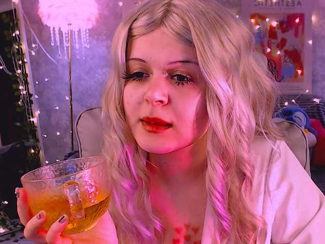 DaisyVale's BongaCams show and profile