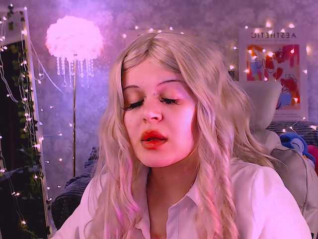 DaisyVale's BongaCams show and profile