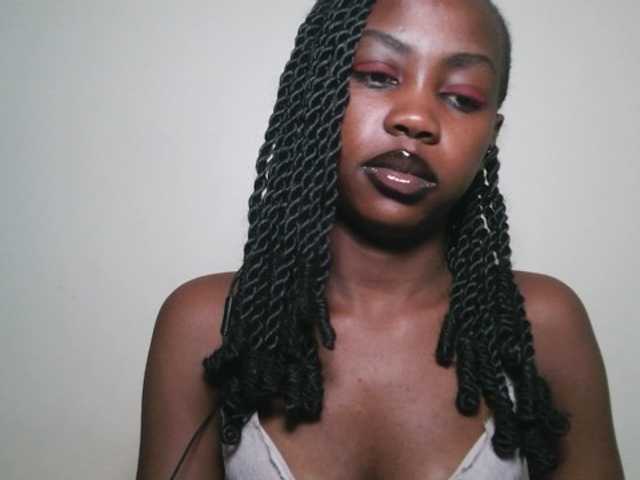 Prettyshanz1's BongaCams show and profile