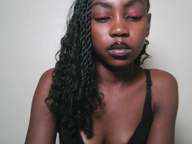 Prettyshanz1's BongaCams show and profile