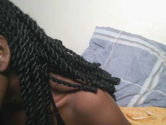 Prettyshanz1 Live Cam on BongaCams