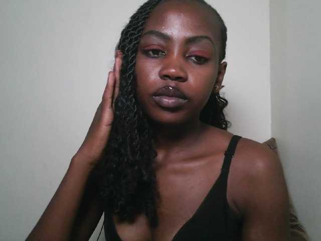 Prettyshanz1's BongaCams show and profile