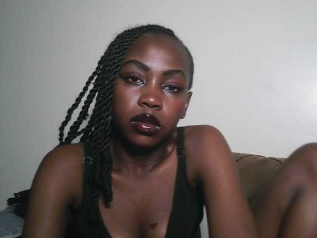 Prettyshanz1's BongaCams show and profile