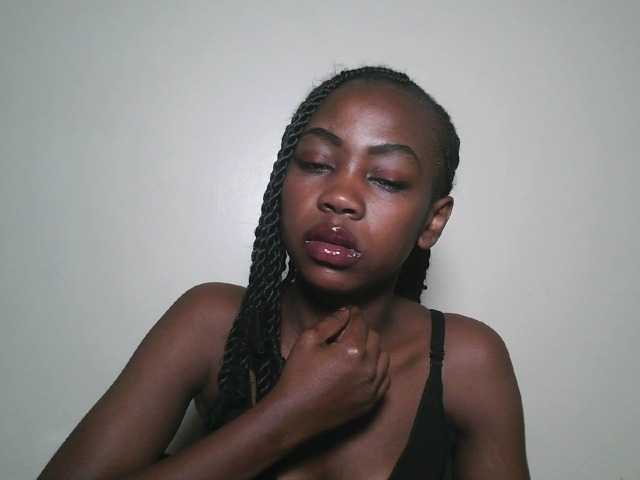 Prettyshanz1's BongaCams show and profile