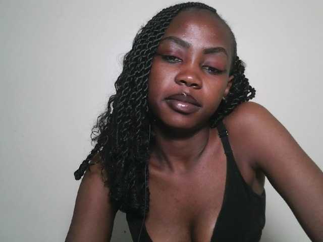 Prettyshanz1's BongaCams show and profile