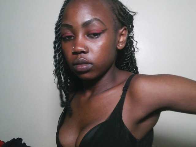 Prettyshanz1's BongaCams show and profile