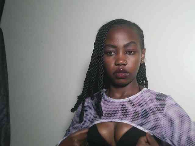 Prettyshanz1 Live Webcam on BongaCams