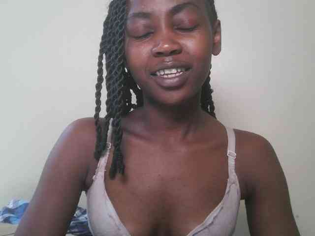 Prettyshanz1 Live Webcam on BongaCams