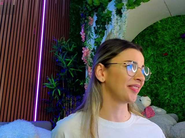 SweetSofiX's BongaCams show and profile