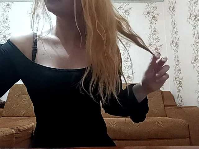 EmileeBlossom's BongaCams show and profile