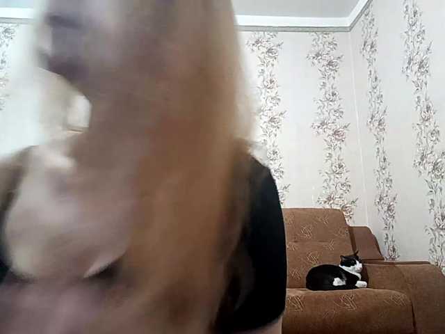 EmileeBlossom's BongaCams show and profile