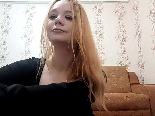 EmileeBlossom's BongaCams show and profile