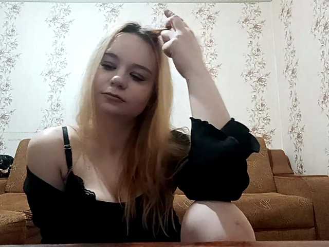 EmileeBlossom's BongaCams show and profile