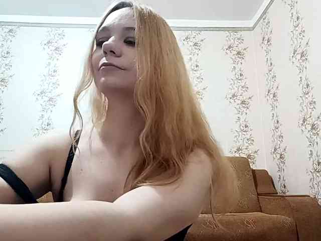 EmileeBlossom webcam