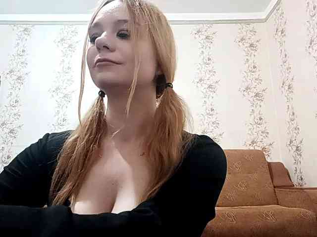 EmileeBlossom webcam