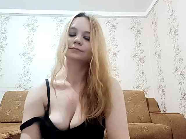 EmileeBlossom webcam