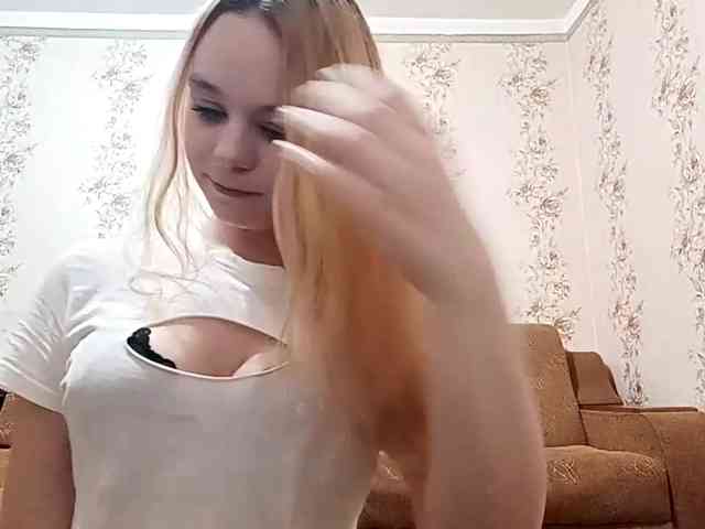 EmileeBlossom webcam