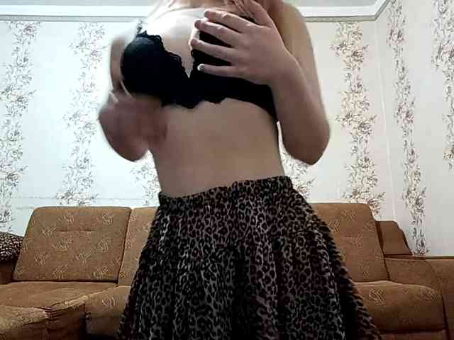 EmileeBlossom webcam