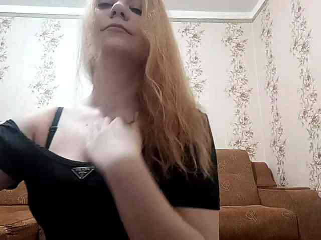 EmileeBlossom webcam