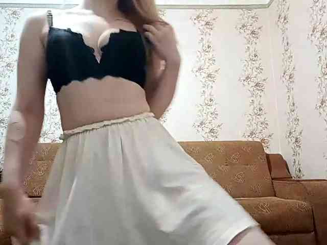 EmileeBlossom webcam