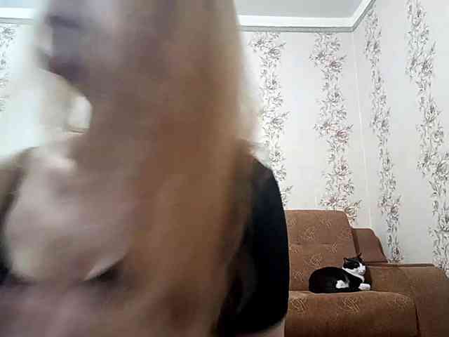 EmileeBlossom Live Webcam on BongaCams