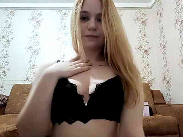 EmileeBlossom webcam