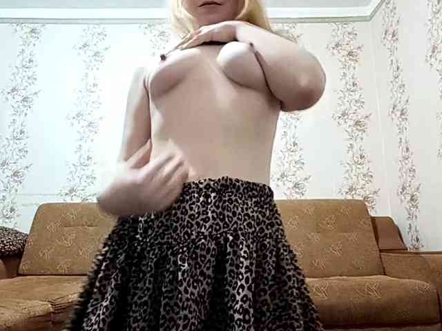 EmileeBlossom webcam