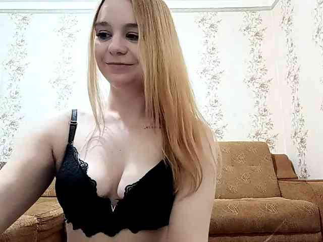 EmileeBlossom webcam