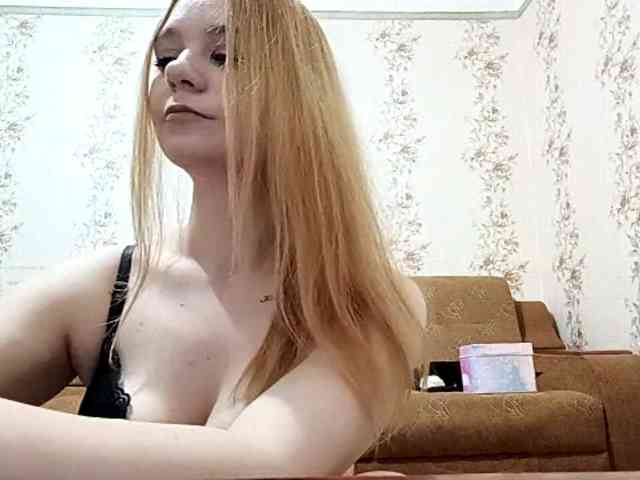 EmileeBlossom webcam